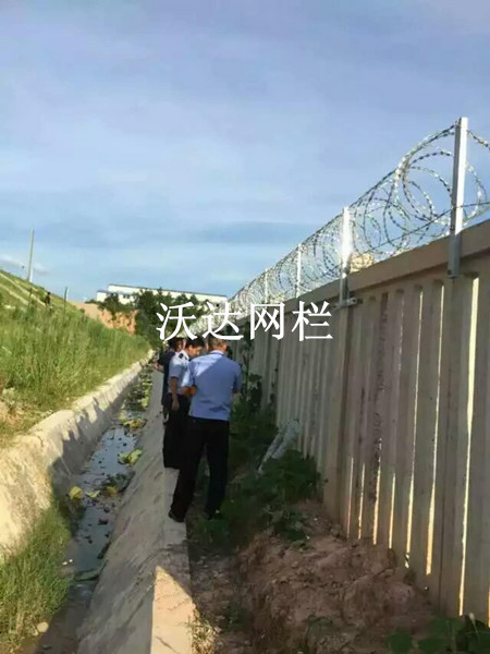 武威贛鐵路客專刺絲滾籠項目工程圖片4