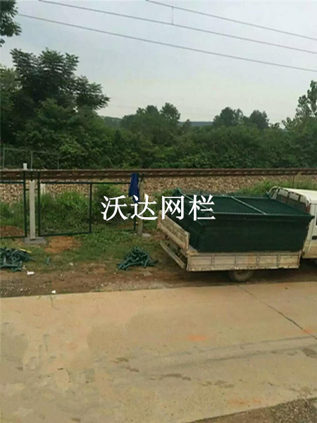 滬昆鐵路貴州段防護(hù)柵欄護(hù)欄網(wǎng)項(xiàng)目圖片3
