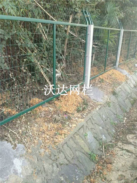 滬昆鐵路貴州段防護(hù)柵欄護(hù)欄網(wǎng)項(xiàng)目圖片4